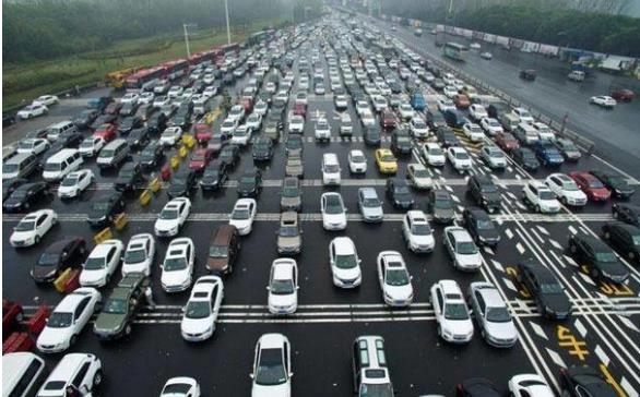 公安部：2018年全國(guó)新注冊(cè)登記機(jī)動(dòng)車3172萬(wàn)輛，機(jī)動(dòng)車保有量達(dá)3.27億輛??